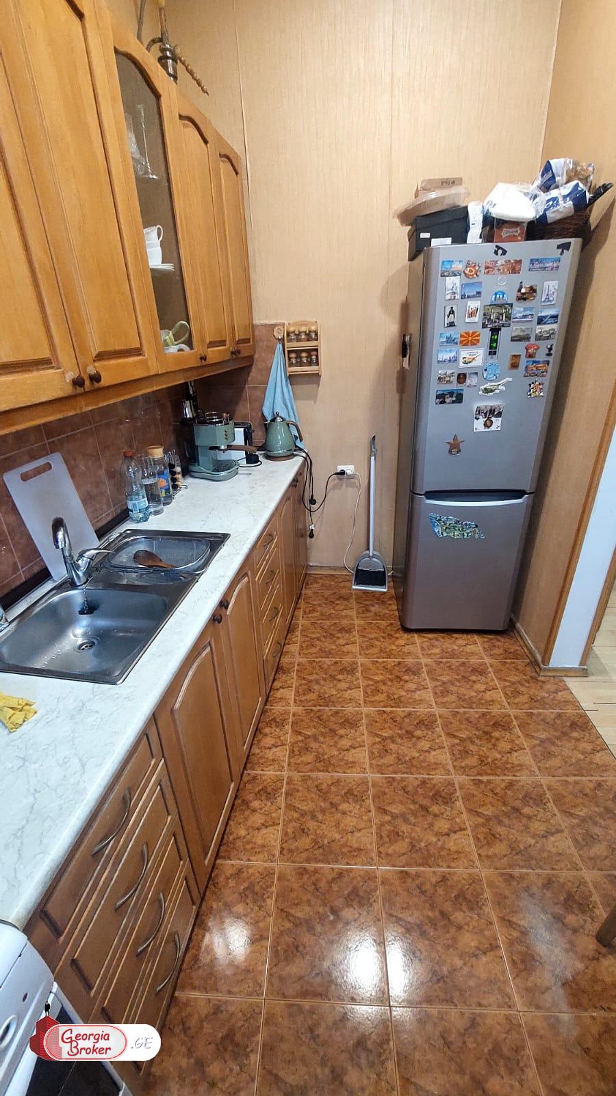 продается квартира с новым ремонтом 5-комнат